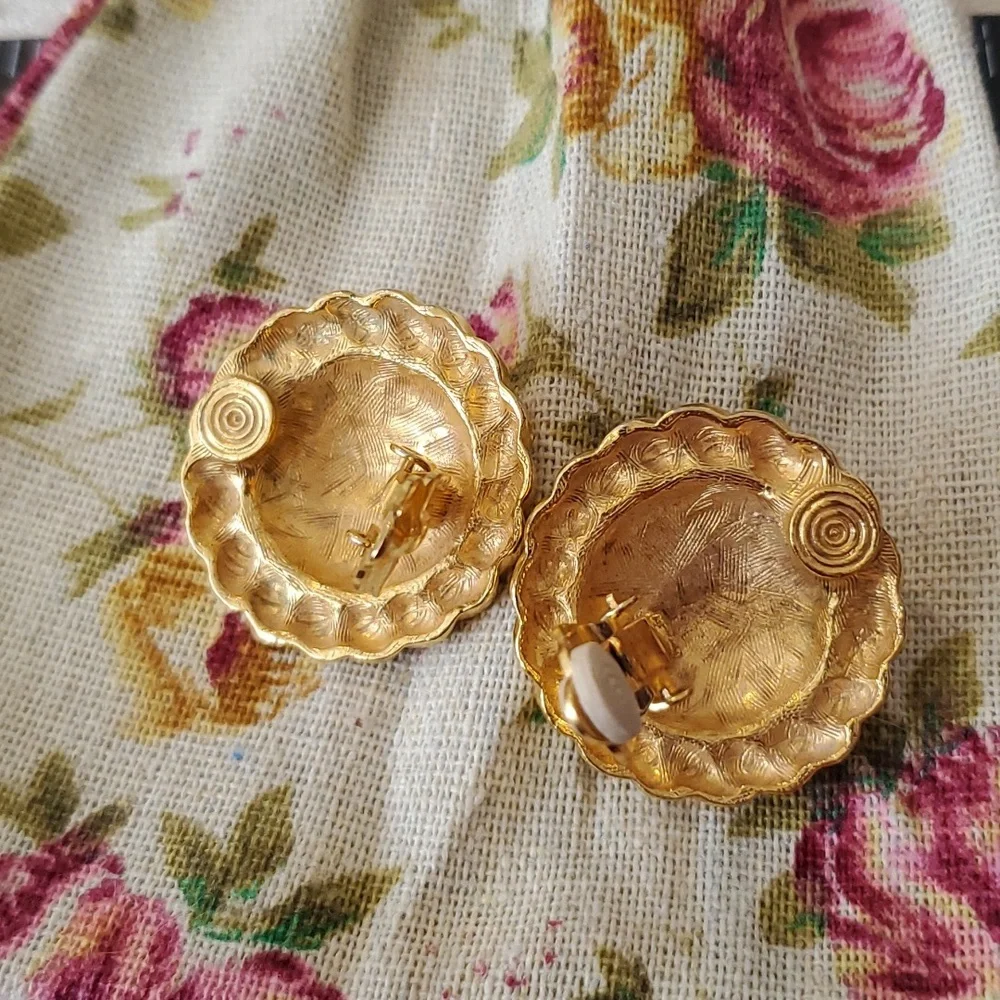 ClipOn Vintage Roaring Lion Earrings - Picture 5 of 5